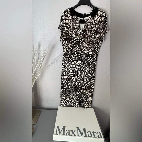 MaxMara Black and White Sheath Dress WITH BOX. Peter Pan Collar. Size 44 US 10. - Picture 4 of 17